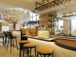 thumbnail: Bar (on property)