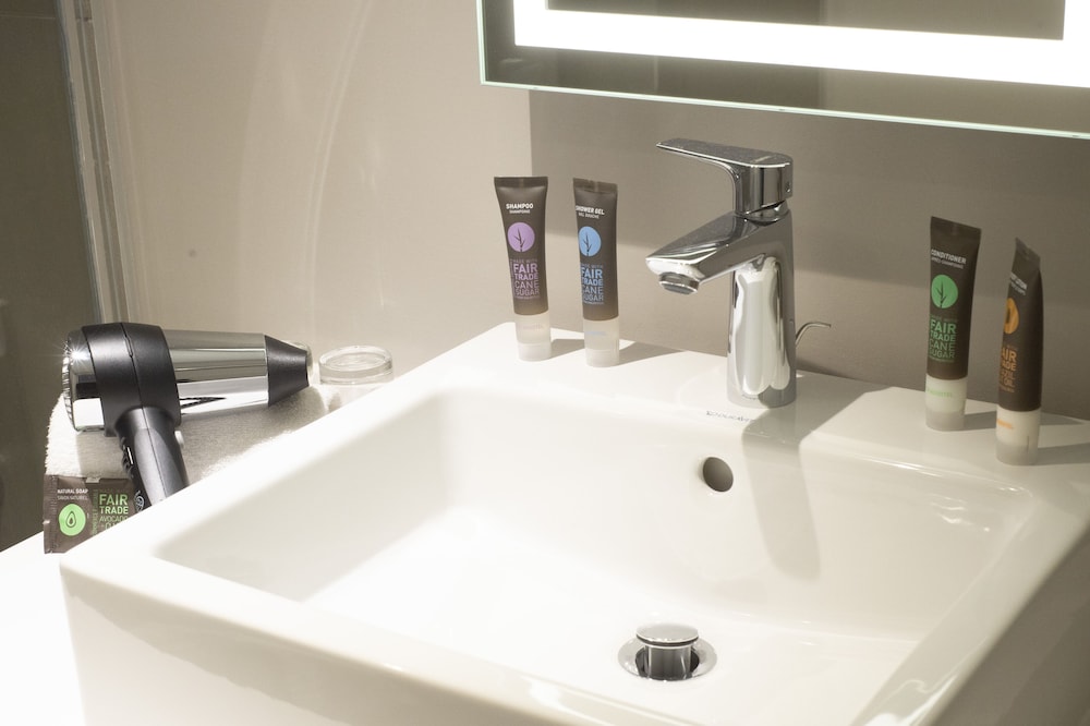 Bathroom sink