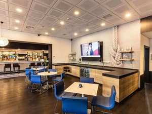 thumbnail: Bar (on property)