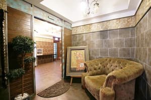 thumbnail: Lobby sitting area
