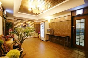 thumbnail: Interior entrance