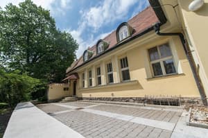 thumbnail: Exterior
