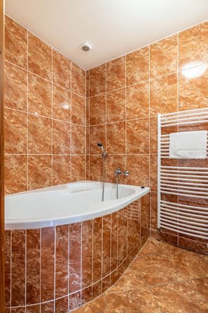 thumbnail: Deep soaking bathtub