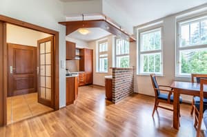 thumbnail: In-room dining