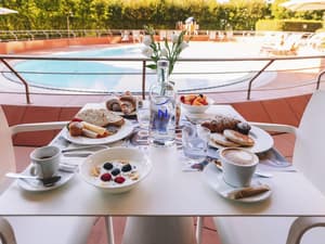 thumbnail: Breakfast area
