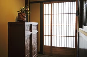 thumbnail: Interior entrance