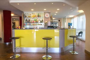 thumbnail: Bar (on property)