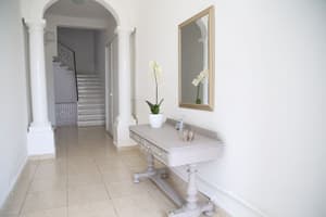thumbnail: Interior entrance