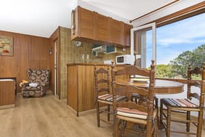 thumbnail: In-room dining
