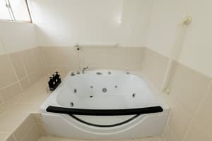 thumbnail: Bathroom amenities