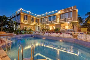 thumbnail: Outdoor pool