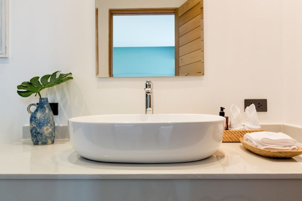Bathroom sink