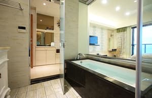 thumbnail: Deep soaking bathtub