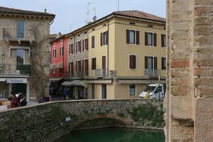 thumbnail: Exterior