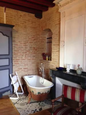 thumbnail: Bathroom amenities