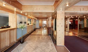 thumbnail: Interior entrance