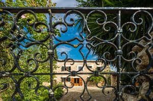 thumbnail: Front of property
