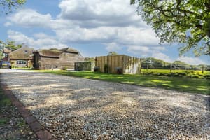 thumbnail: Front of property