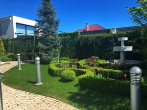 thumbnail: Courtyard