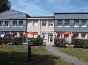 thumbnail: Front of property