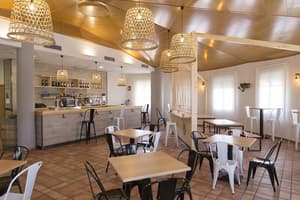 thumbnail: Bar (on property)
