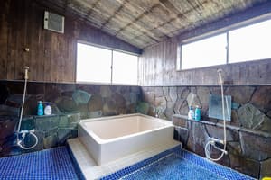 thumbnail: Deep soaking bathtub