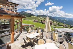 thumbnail: Outdoor dining