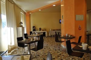 thumbnail: Breakfast area