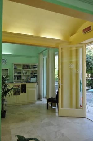 thumbnail: Interior