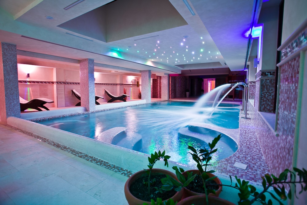 Pool waterfall