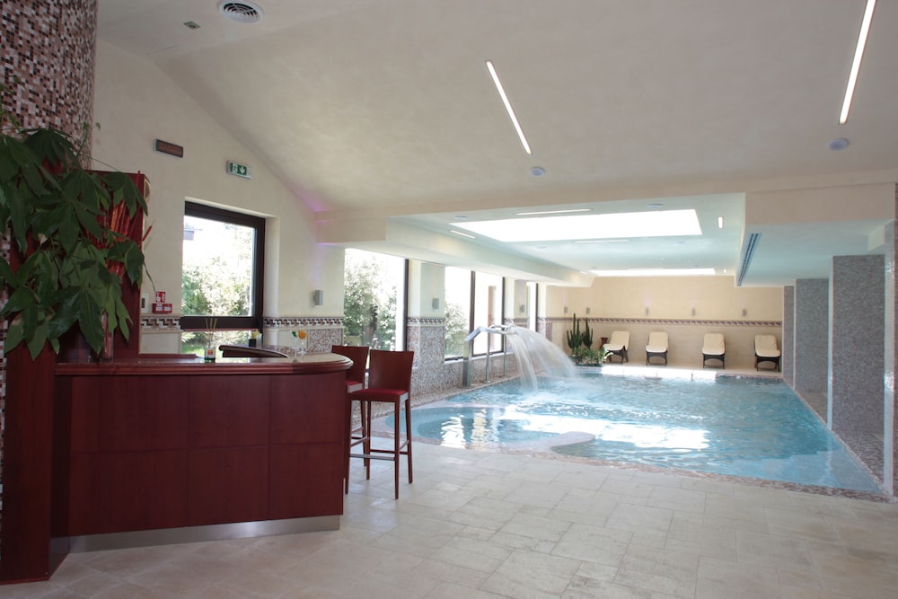 Pool waterfall
