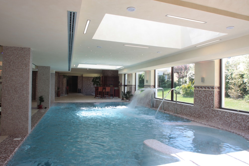 Pool waterfall