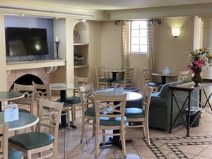 thumbnail: Lobby lounge