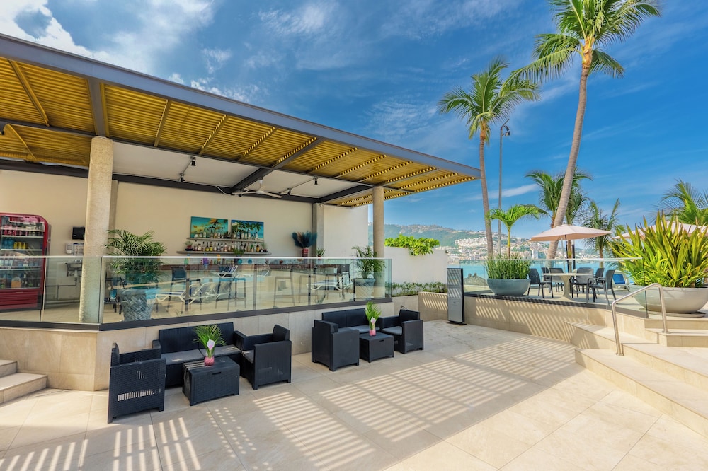 Poolside bar