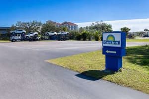 thumbnail: Pool,On-Site,Property Amenity,Recreation