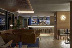 thumbnail: Bar (on property)