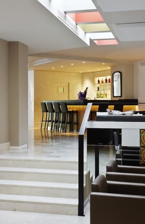 thumbnail: Bar (on property)