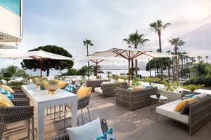 thumbnail: Bar (on property)