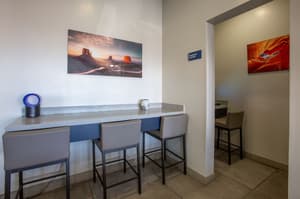 thumbnail: Business center
