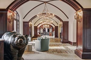 thumbnail: Concierge desk