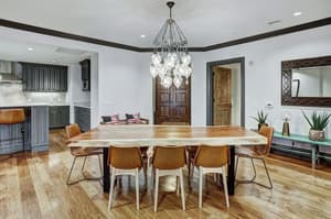 thumbnail: In-room dining