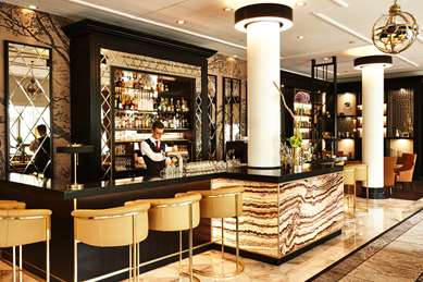Pool,On-Site,Property Amenity,Bar/Lounge,Recreation