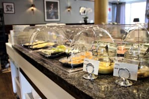 thumbnail: Breakfast area