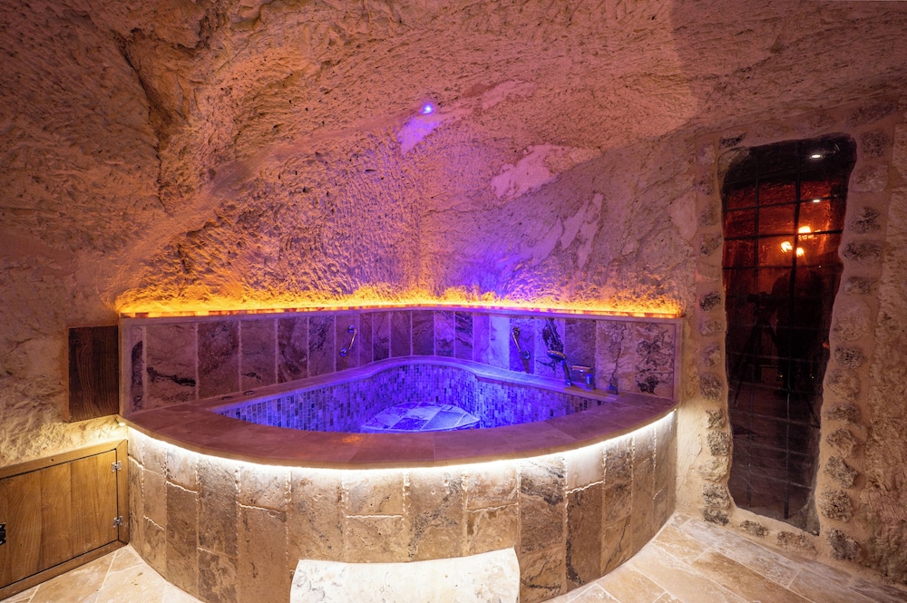 Jetted tub