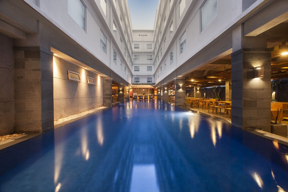 Swimming pool-spa