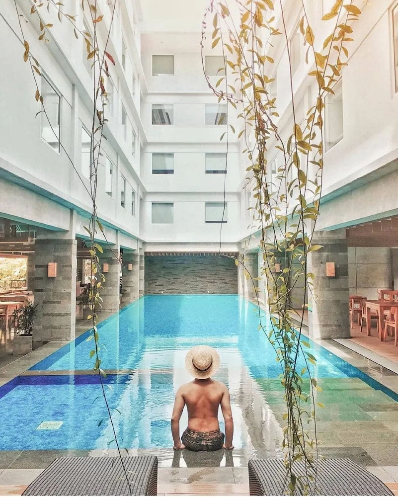 Swimming pool-spa