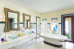 thumbnail: Bathroom amenities