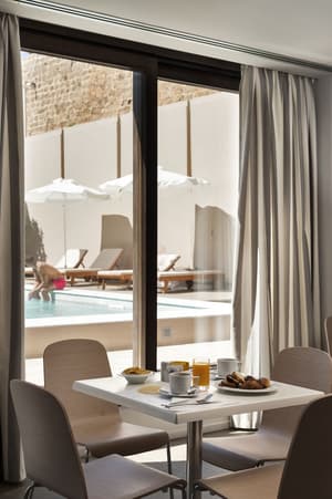 thumbnail: Breakfast area