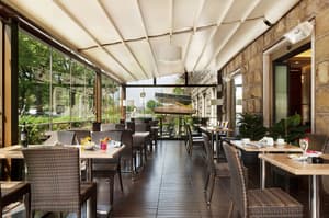 thumbnail: Bar (on property)
