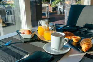 thumbnail: Outdoor dining